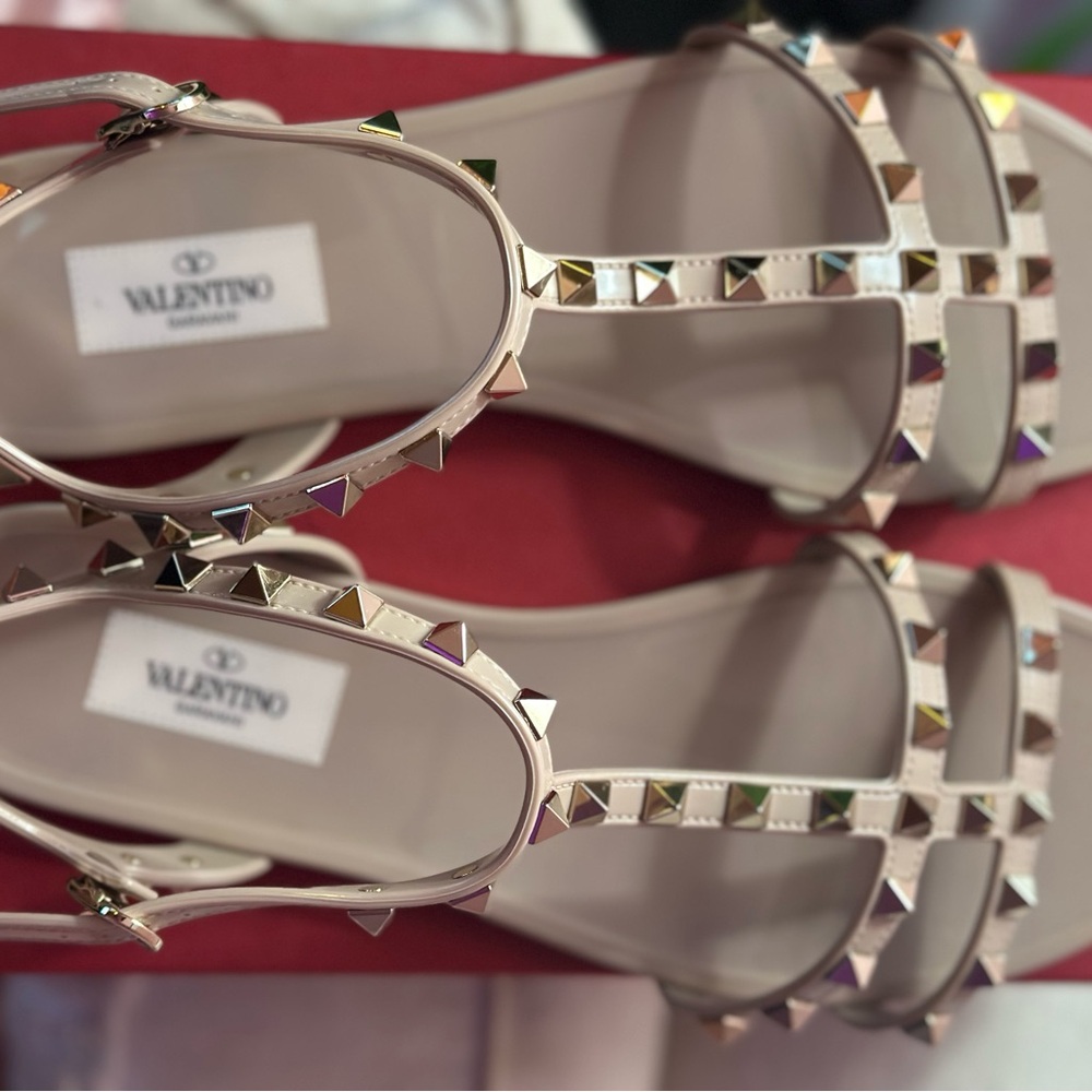 Valentino Garavani Rockstud rubber sandal, New with Box - Picture 8 of 12